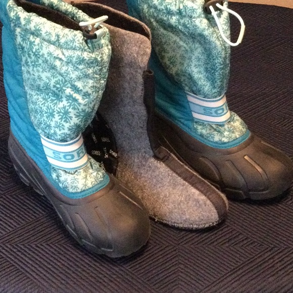 Sorel size 6 blue (teal) and black winter boots for girls - Picture 5 of 6